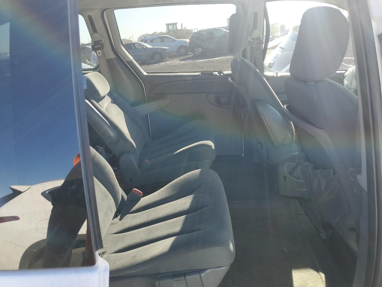 2005 Dodge Caravan - Image 11