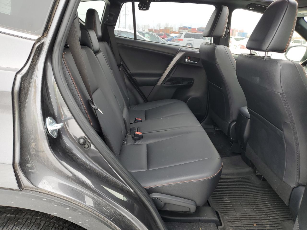 2018 Toyota RAV 4 - Image 11