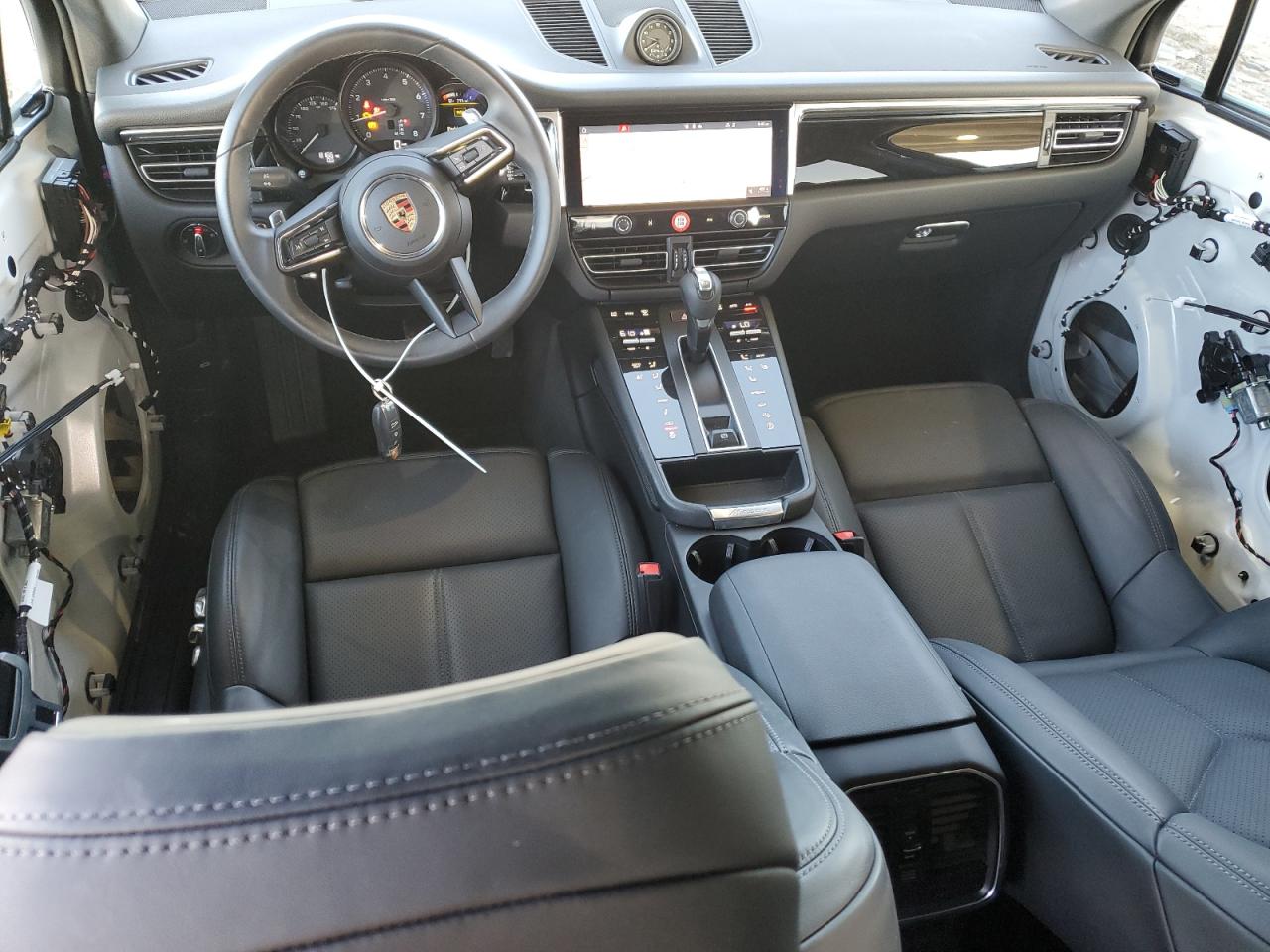 2024 Porsche Macan - Image 8