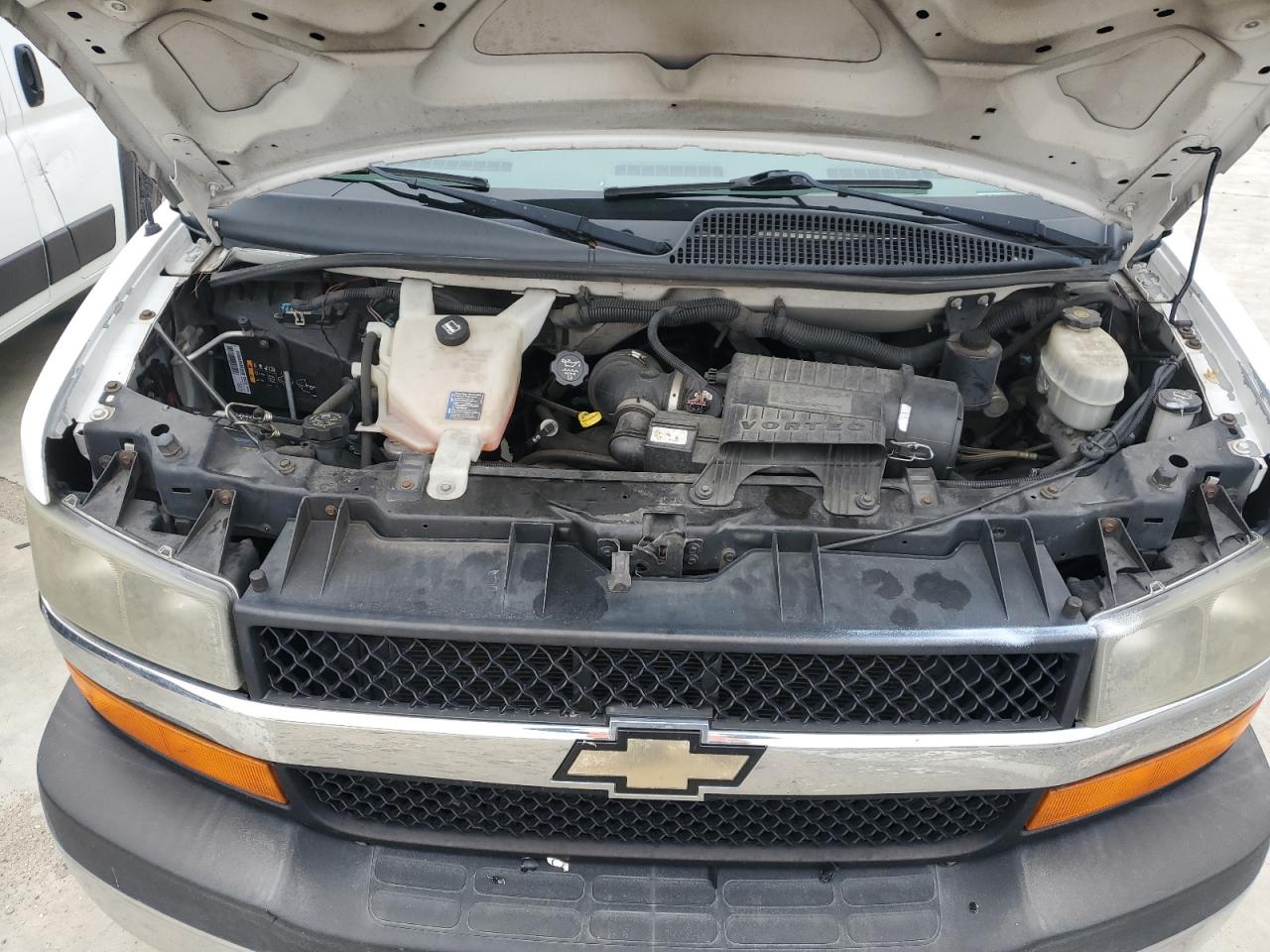 2013 Chevrolet Express - Image 11