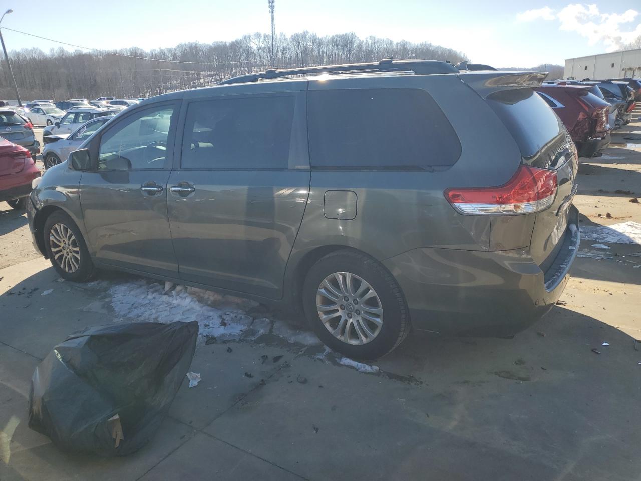 2011 Toyota Sienna - Image 2