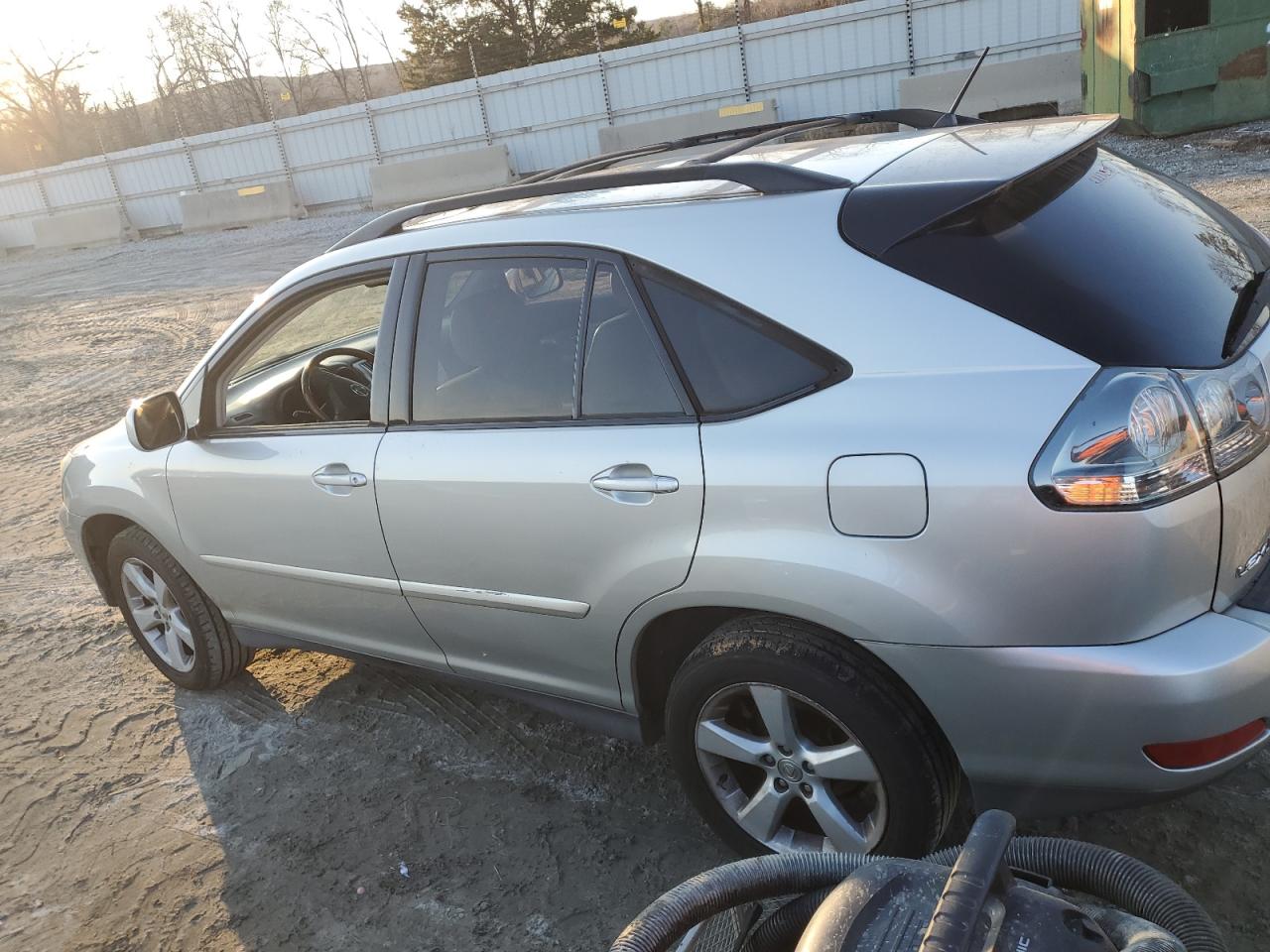 2004 Lexus RX - Image 2