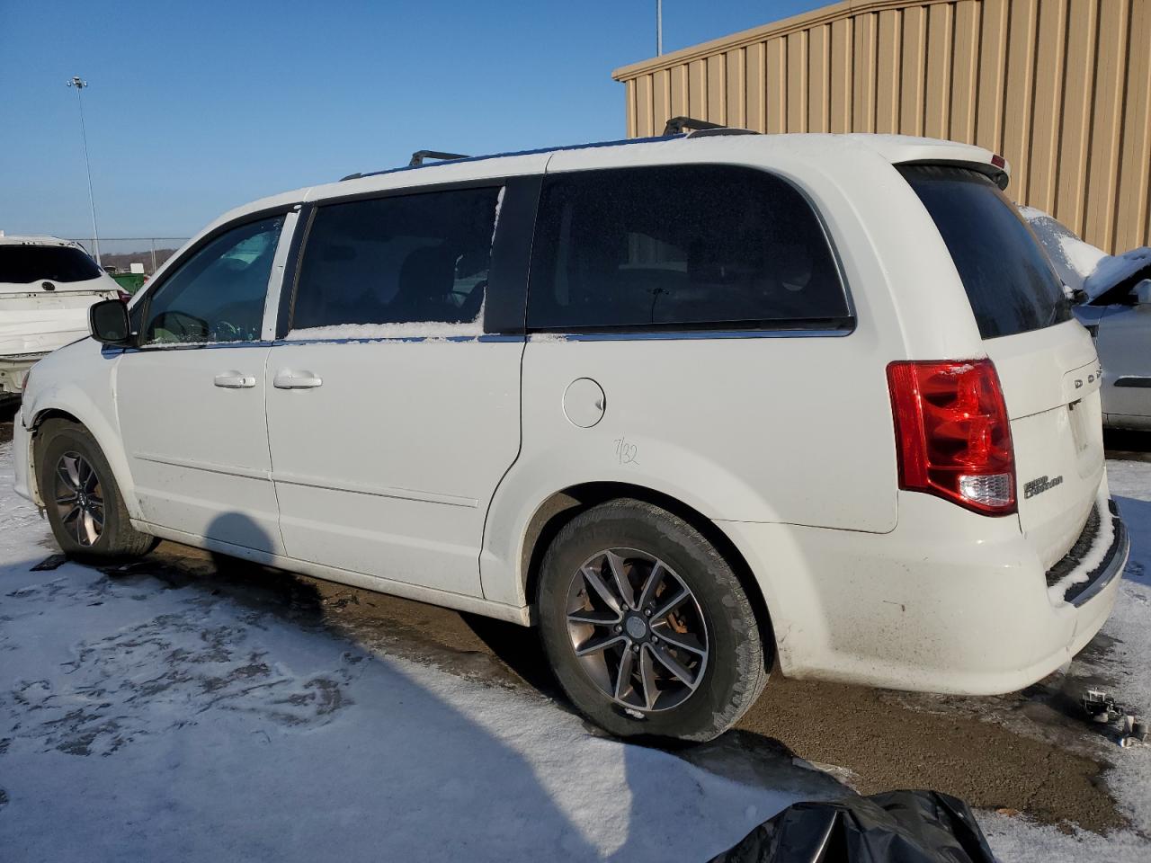 2017 Dodge Caravan - Image 2