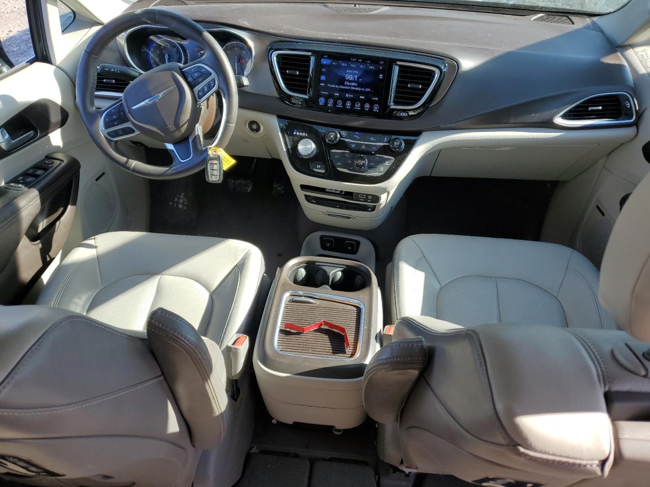2017 Chrysler Pacifica - Image 8