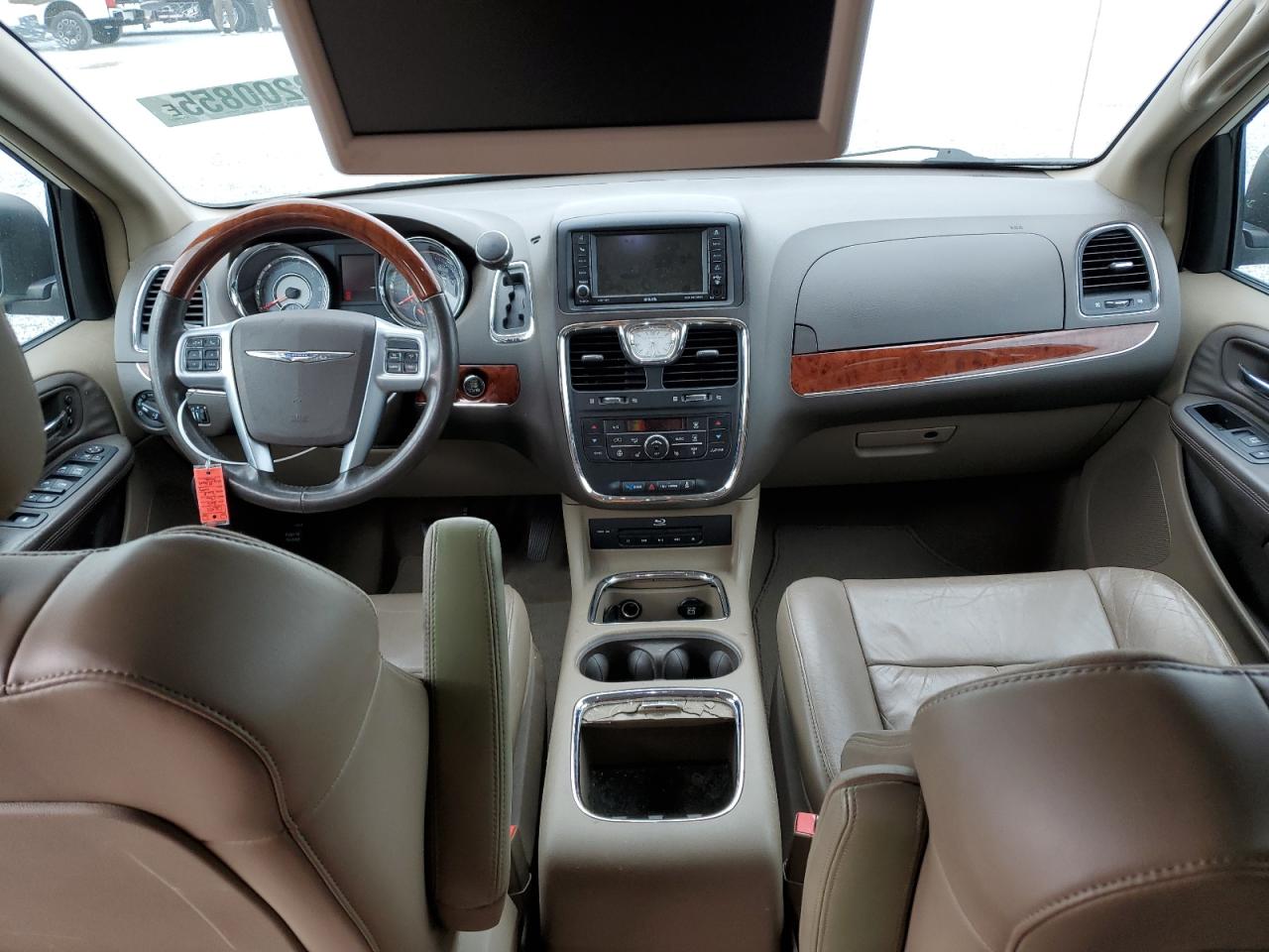 2013 Chrysler Town & Country - Image 8