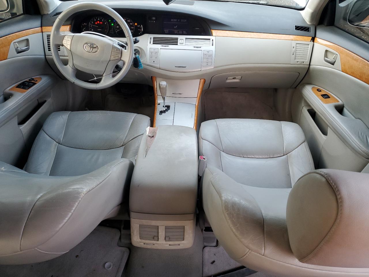 2005 Toyota Avalon - Image 8