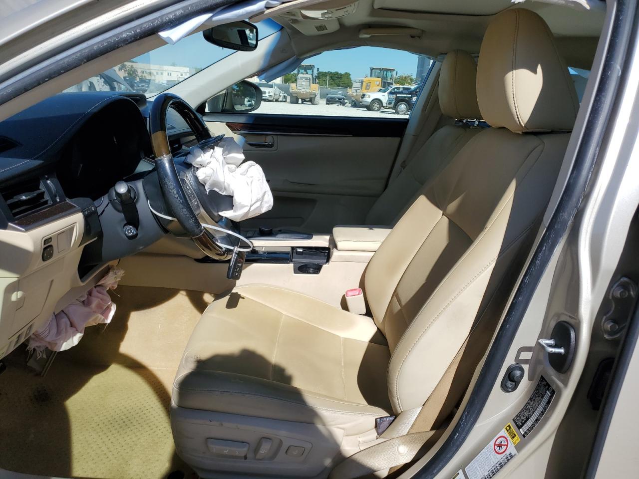 2013 Lexus ES - Image 7