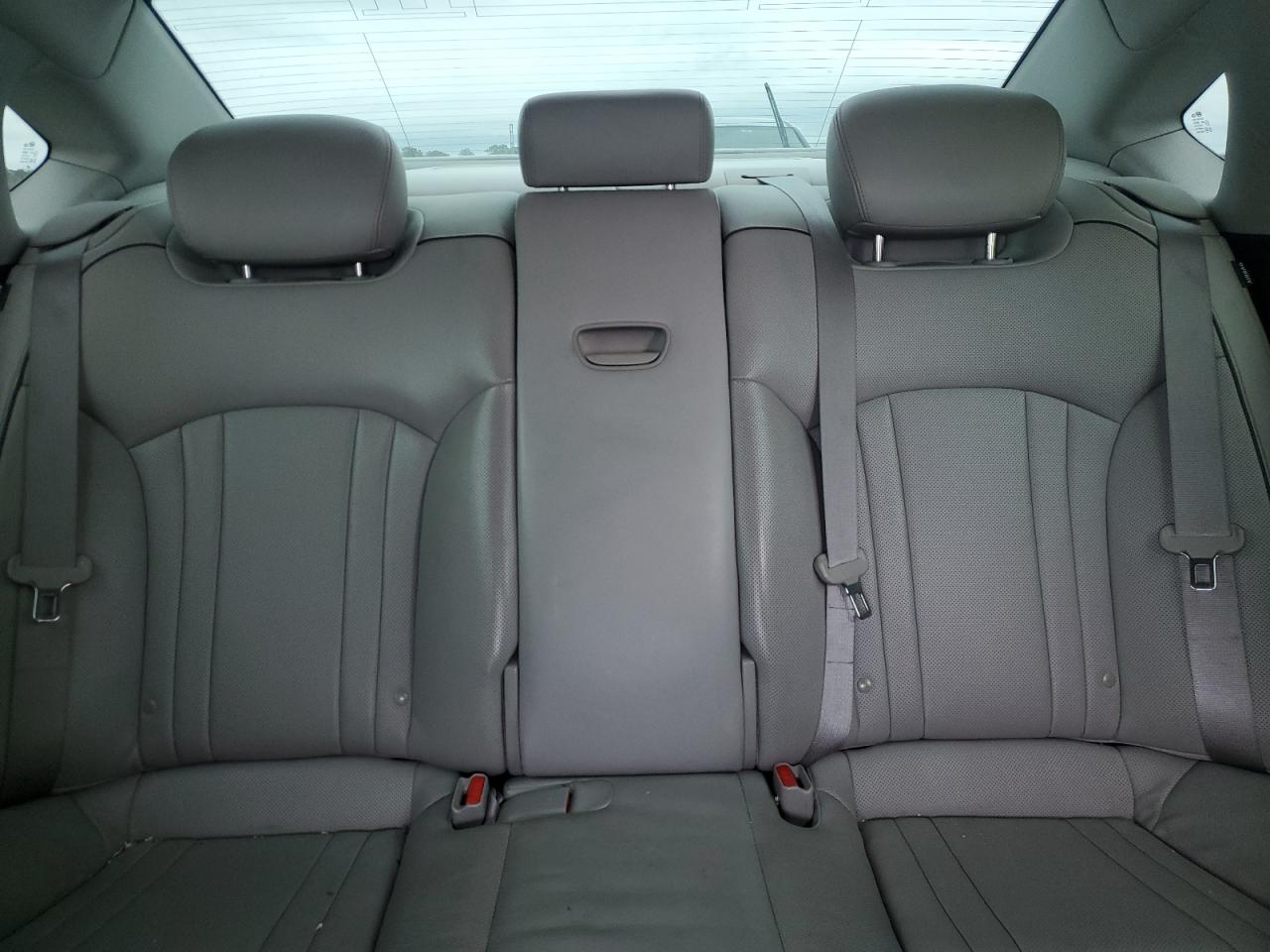 2015 Hyundai Genesis - Image 10
