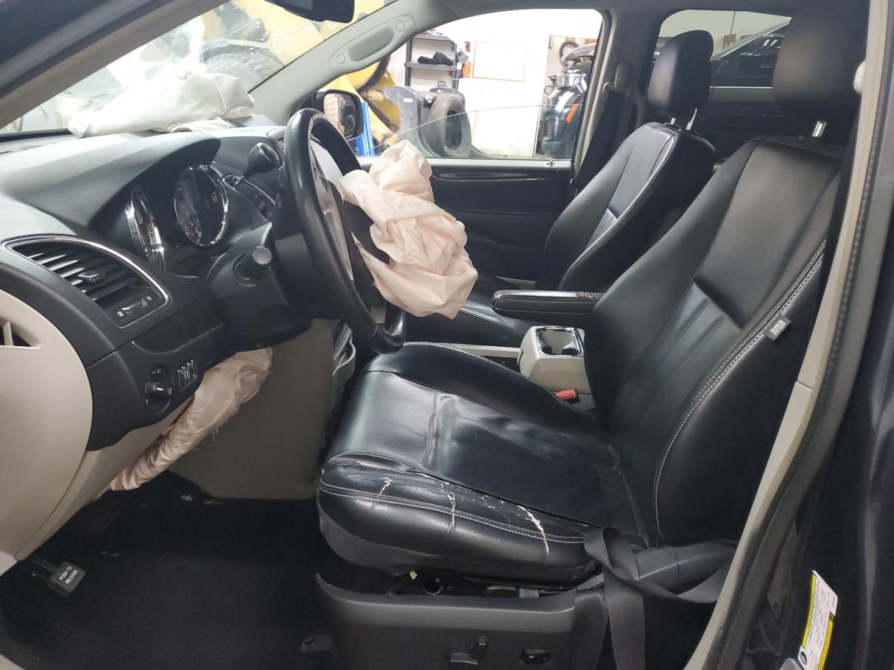 2013 Chrysler Town & Country - Image 7