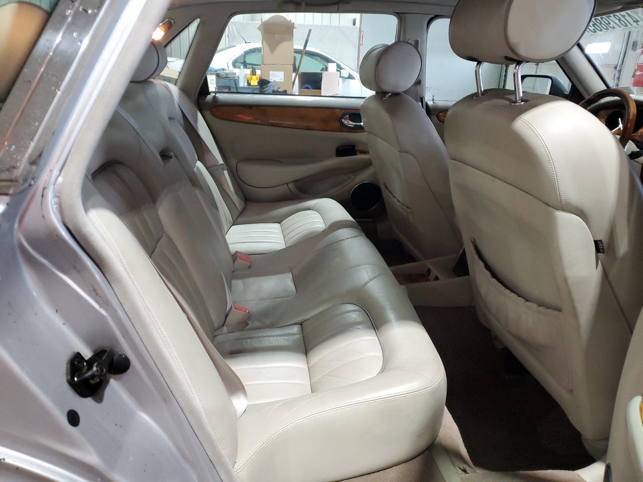 2003 Jaguar XJ - Image 10