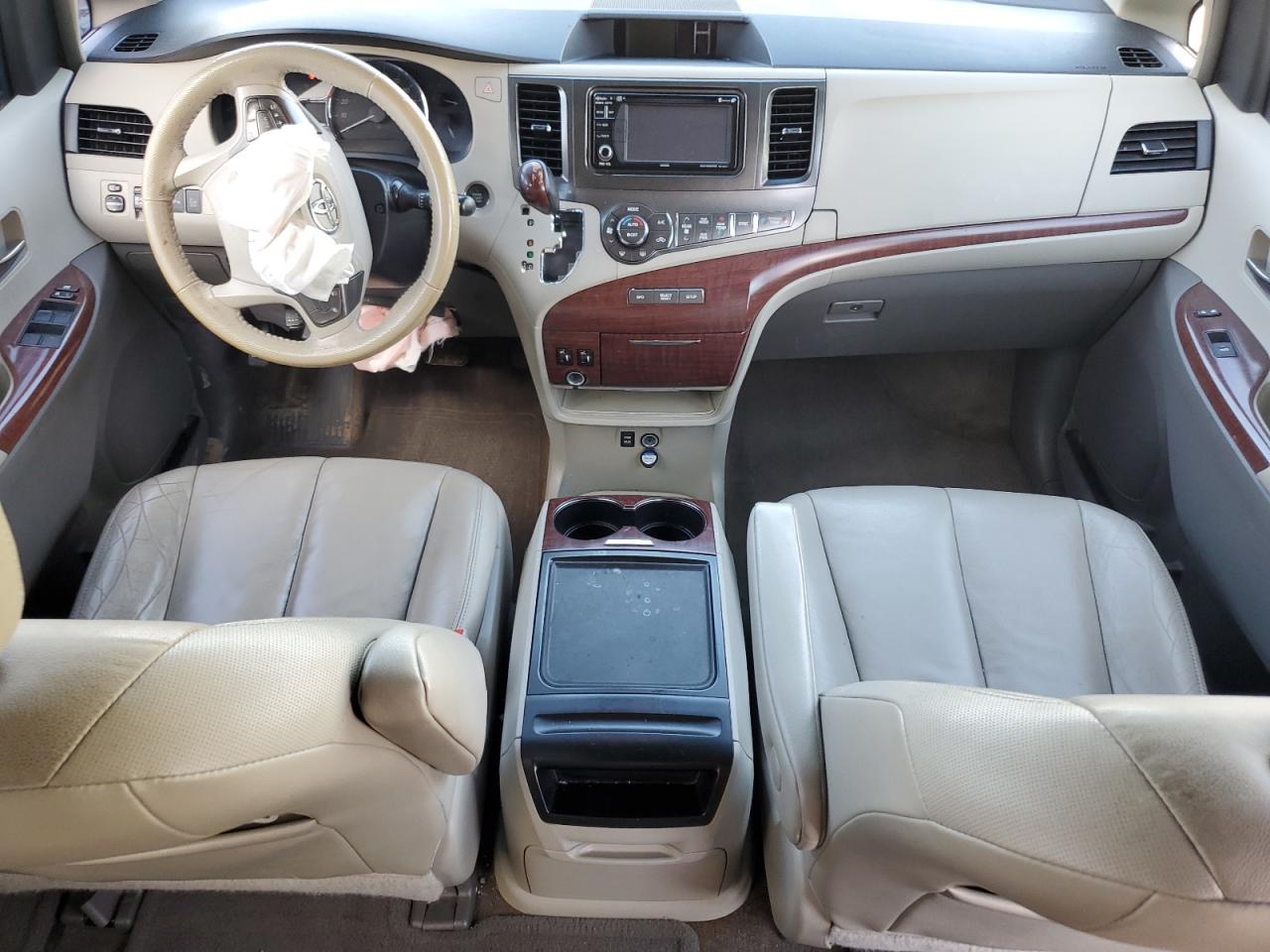 2014 Toyota Sienna - Image 8