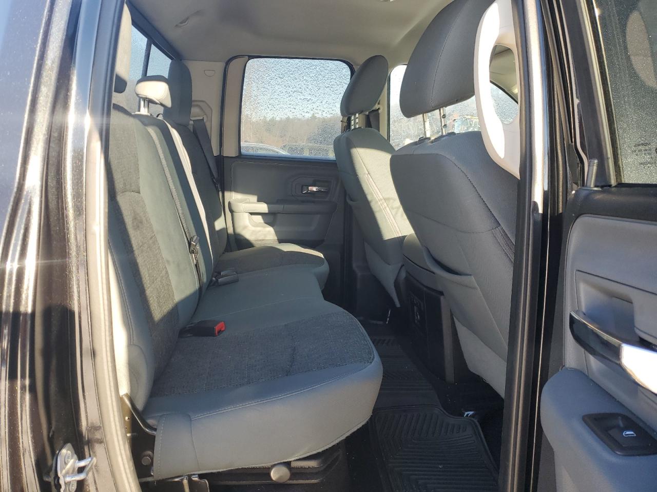 2016 RAM 1500 - Image 10