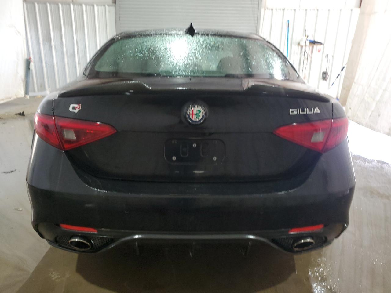 2017 Alfa Romeo Giulia - Image 6