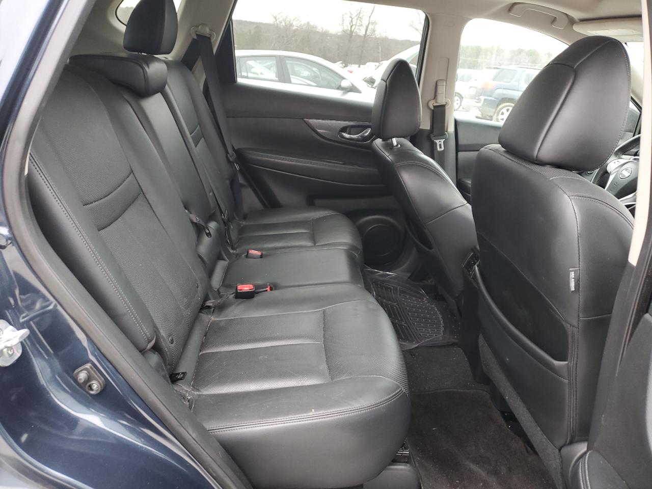 2015 Nissan Rogue - Image 11