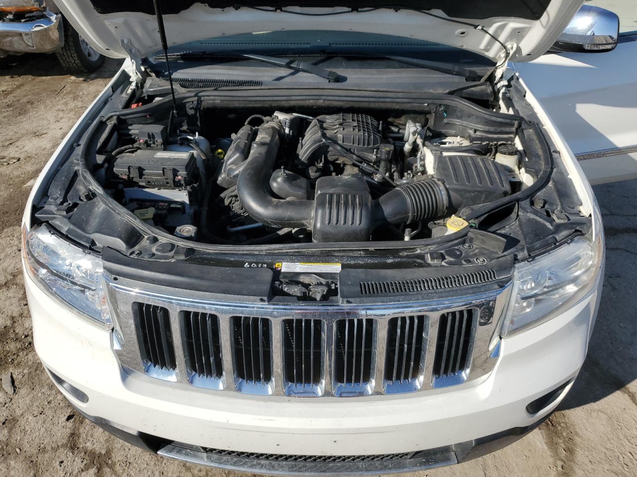 2012 Jeep Grand Cherokee - Image 12