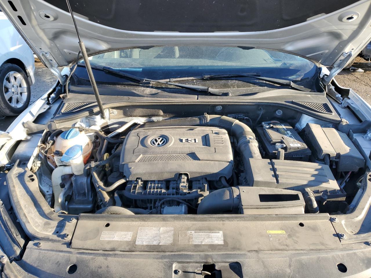 2017 Volkswagen Passat - Image 11