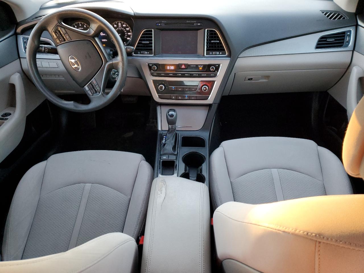 2016 Hyundai Sonata - Image 8