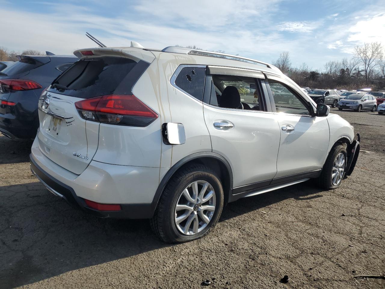 2018 Nissan Rogue - Image 3