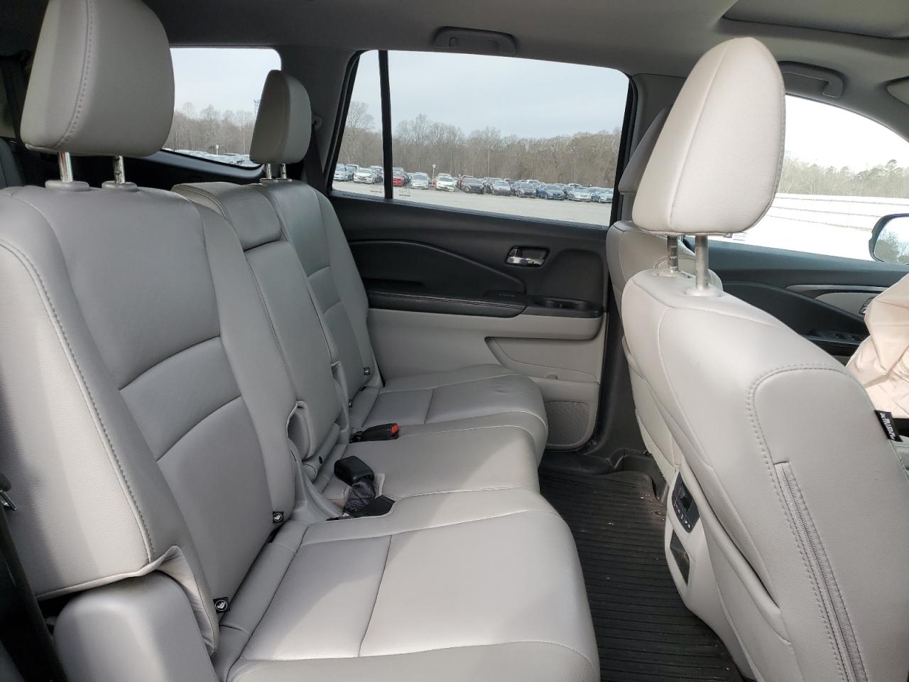 2017 Honda Pilot - Image 11