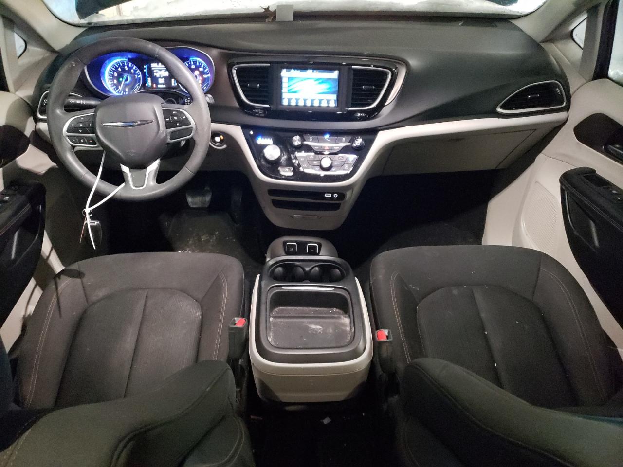 2018 Chrysler Pacifica - Image 8