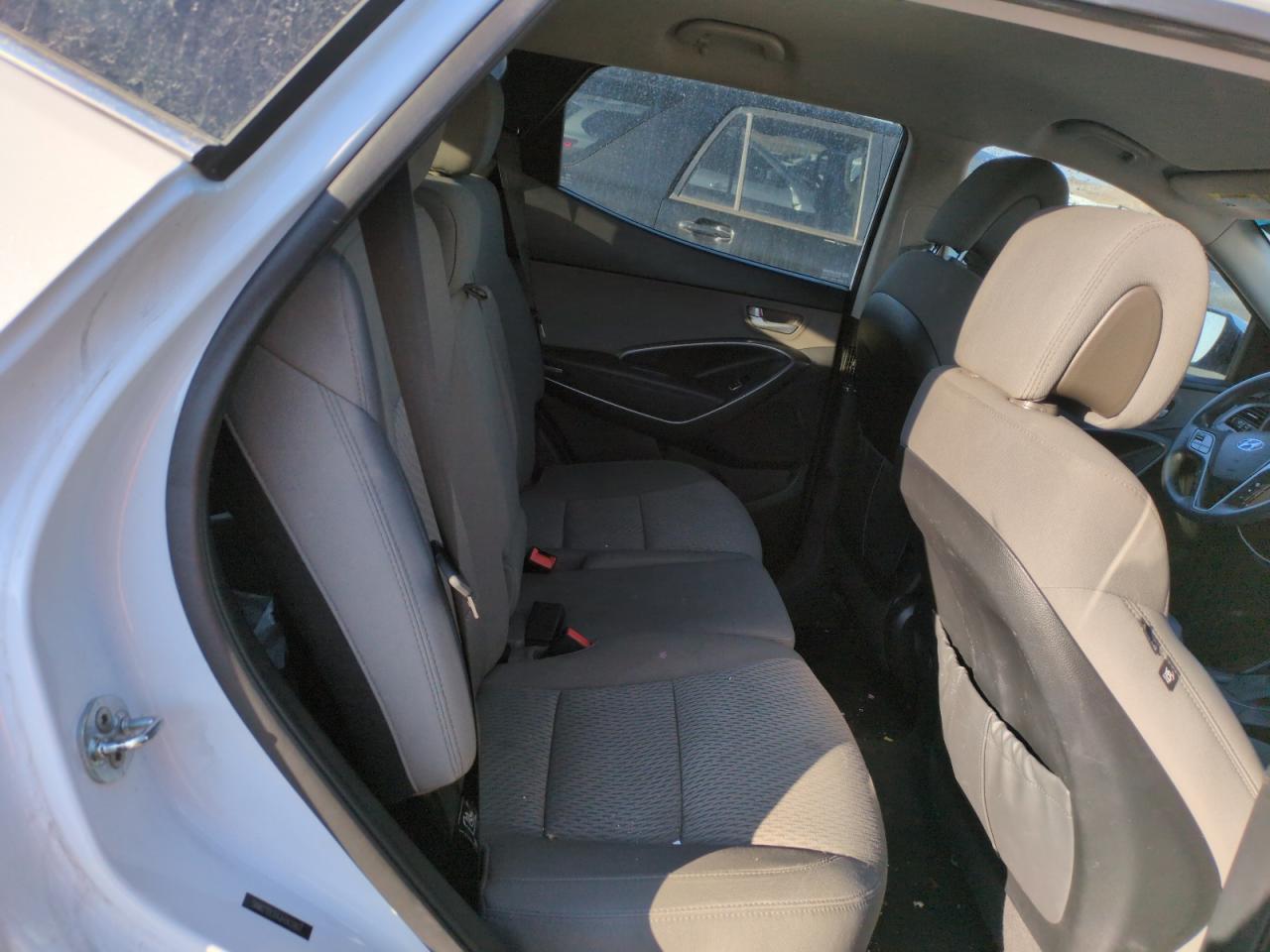 2018 Hyundai Santa Fe - Image 11