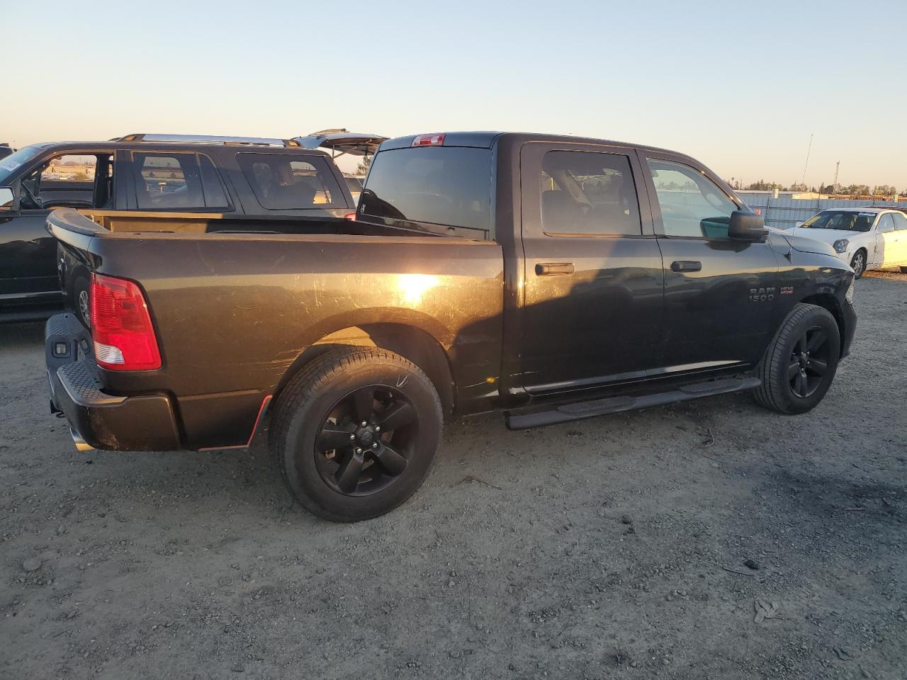 2016 RAM 1500 - Image 3