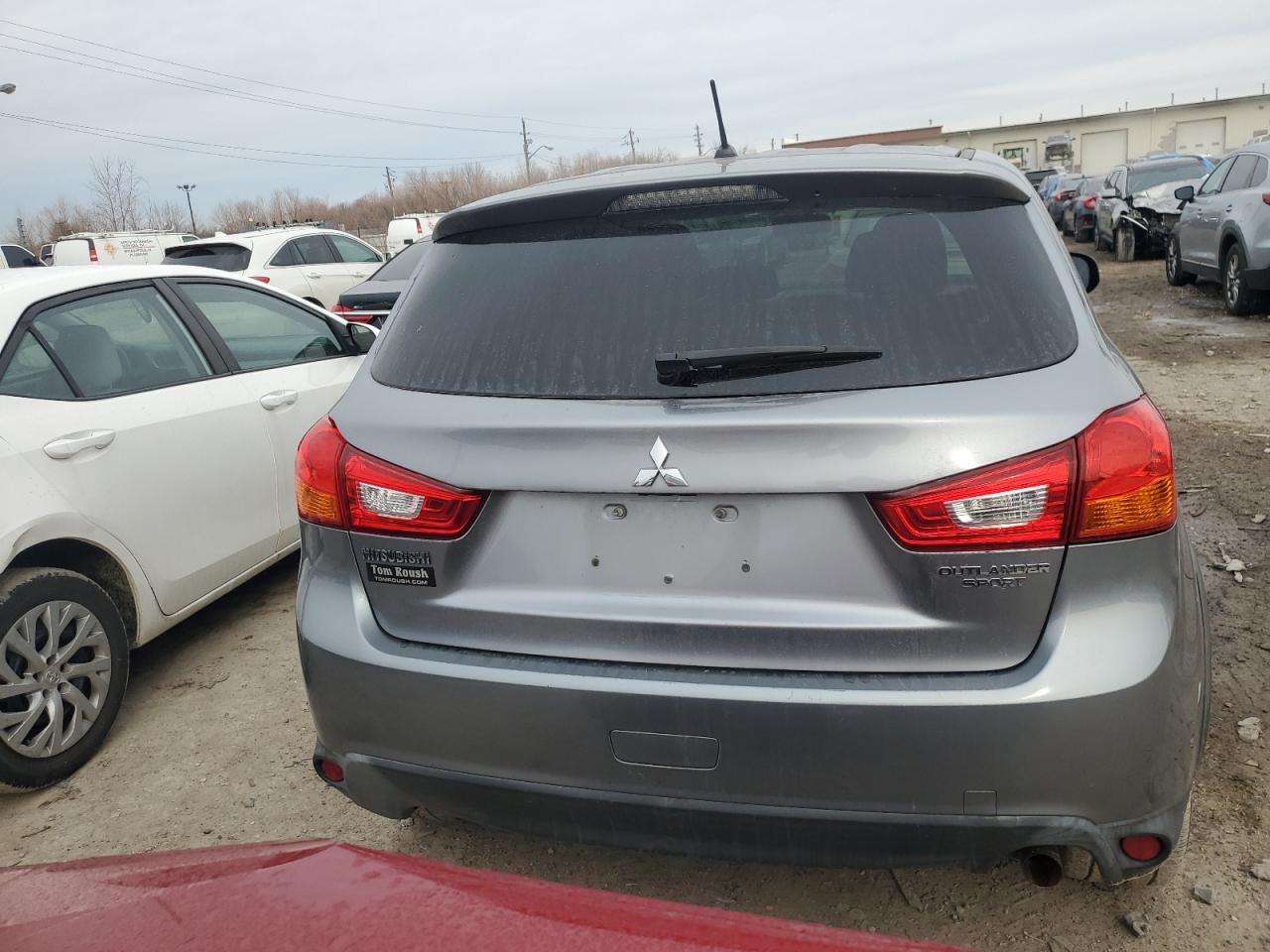2016 Mitsubishi Outlander - Image 6