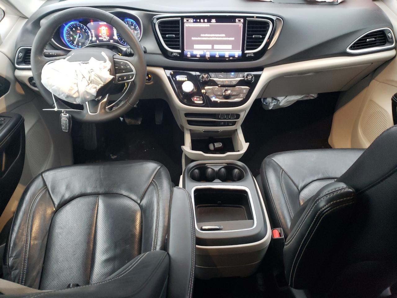 2022 Chrysler Pacifica - Image 8