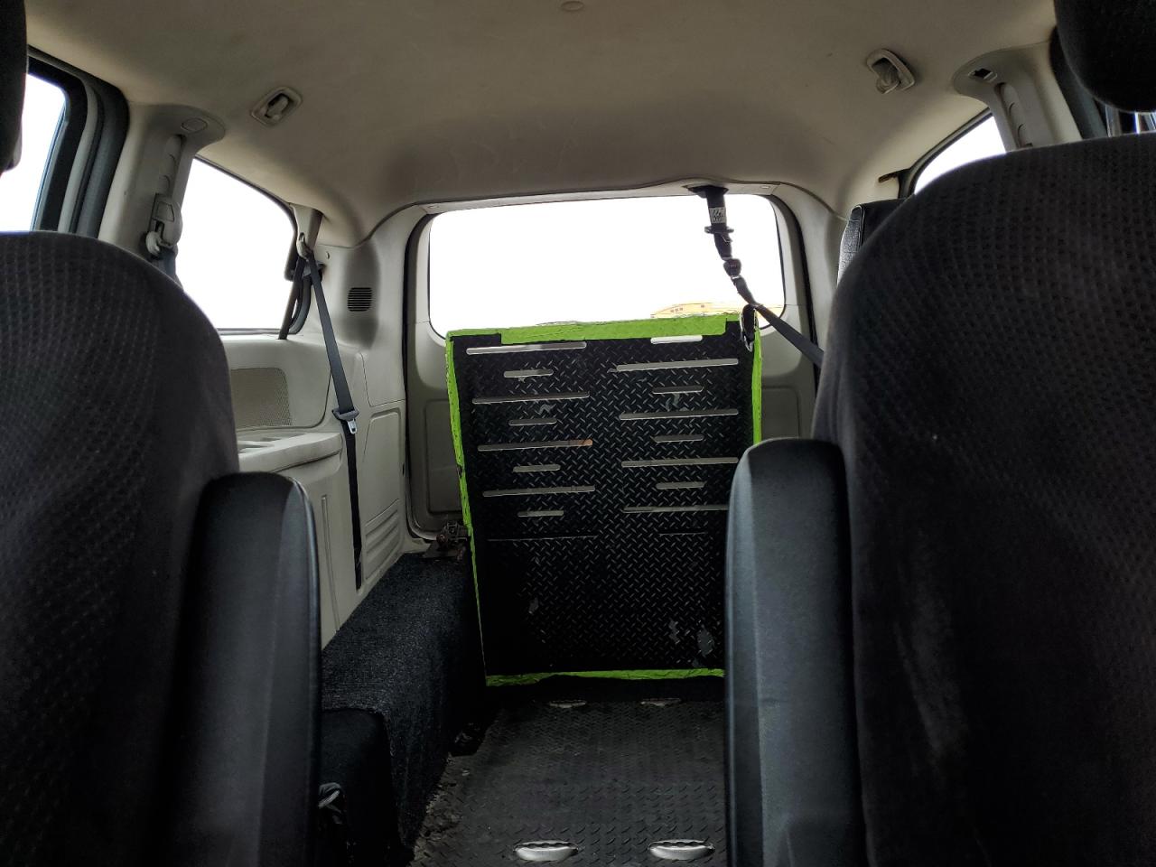 2014 Dodge Caravan - Image 10