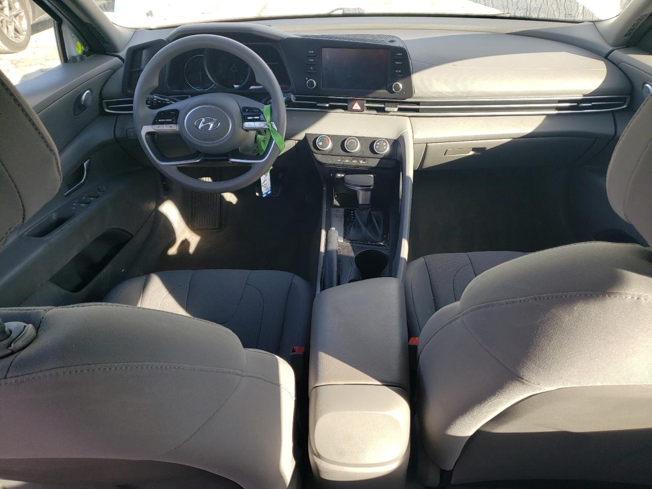 2021 Hyundai Elantra - Image 8