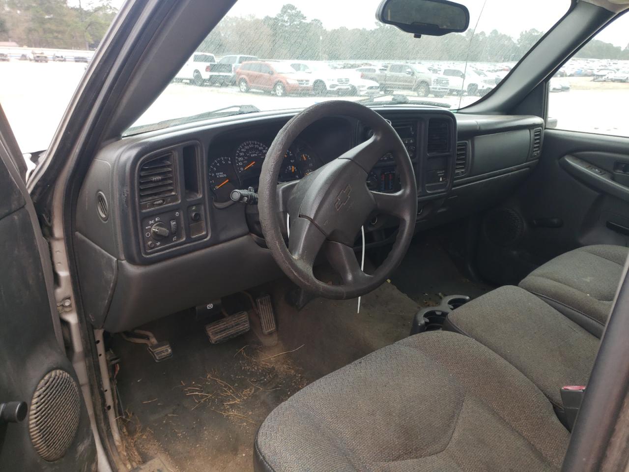 2004 Chevrolet Silverado - Image 8