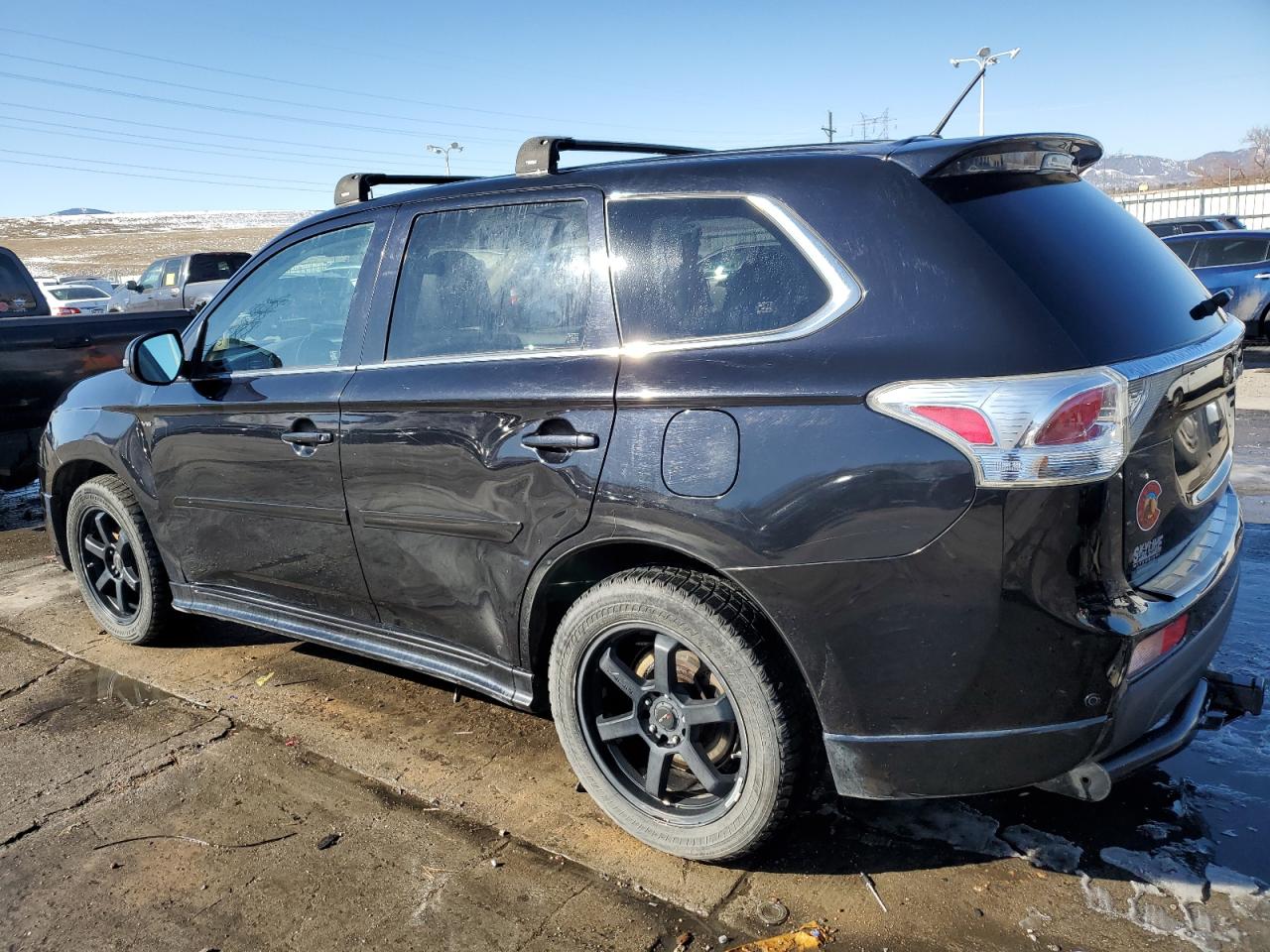 2014 Mitsubishi Outlander - Image 2