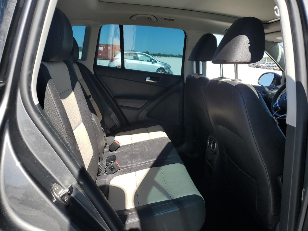 2016 Volkswagen Tiguan S VIN: WVGAV7AX4GW592032 Lot: 87923005