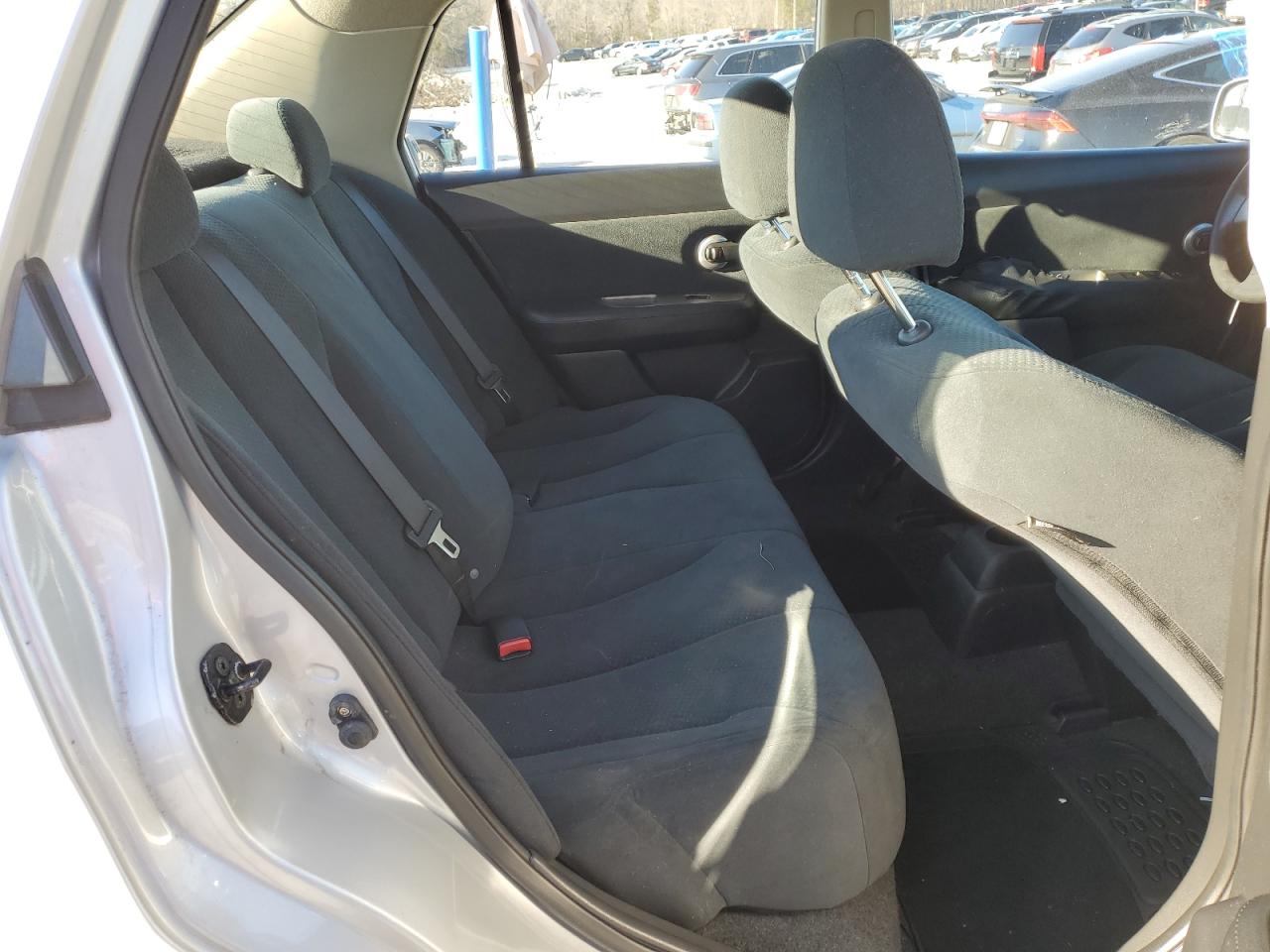 2010 Nissan Versa - Image 10