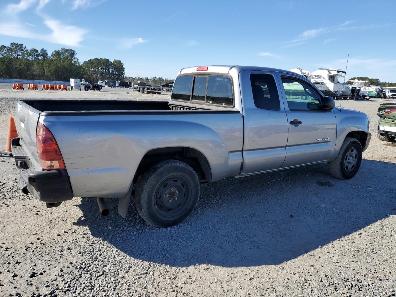 2015 Toyota Tacoma - Image 3