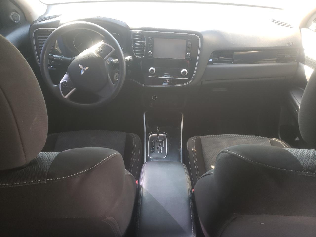 2020 Mitsubishi Outlander - Image 8