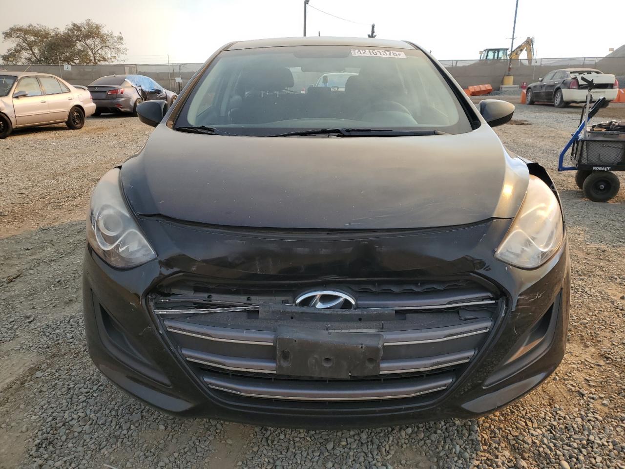 2017 Hyundai Elantra - Image 5
