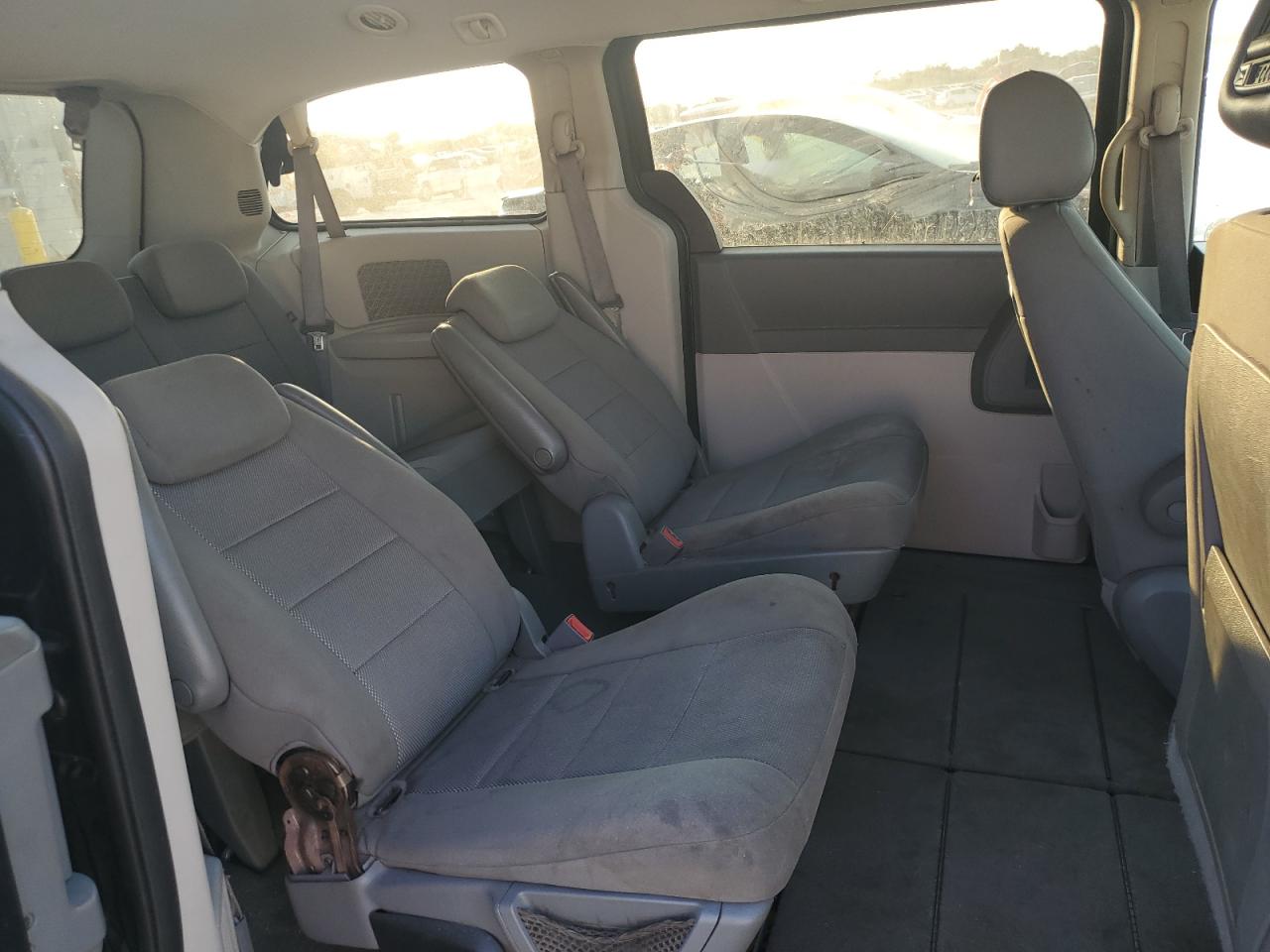 2008 Dodge Caravan - Image 11