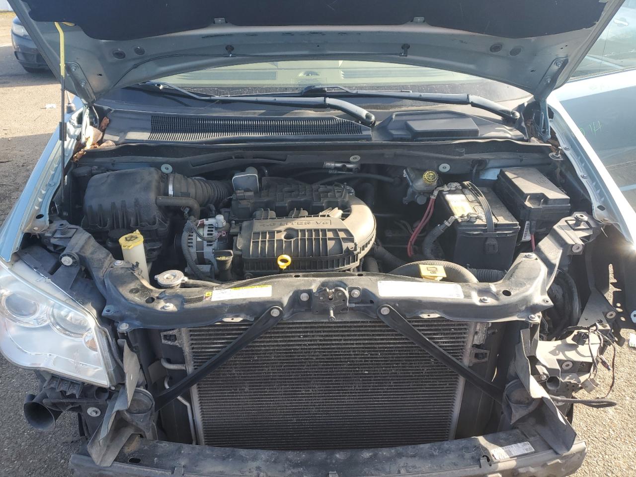 2009 Chrysler Town & Country - Image 11