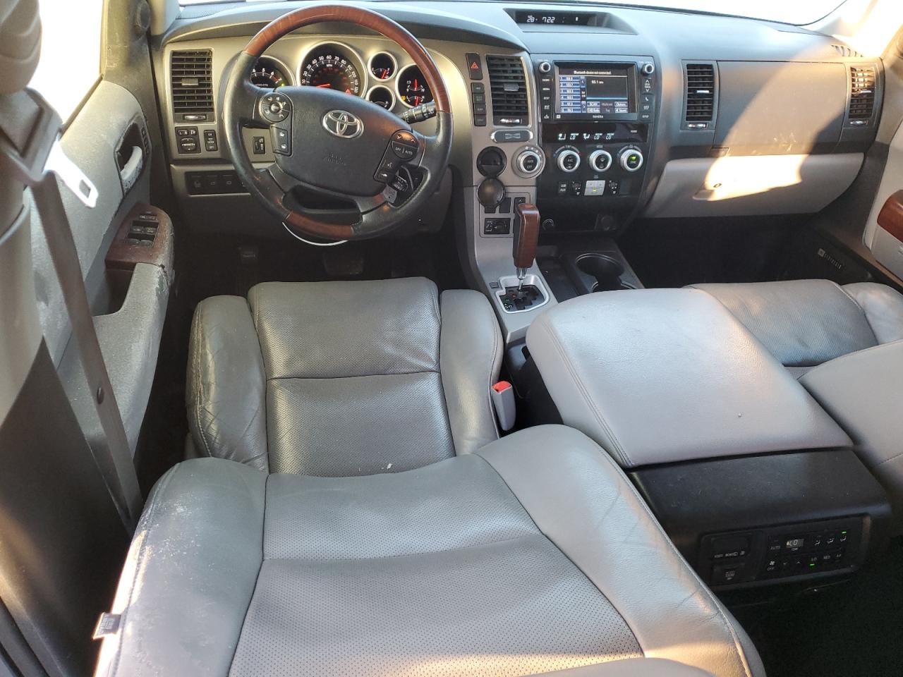 2013 Toyota Sequoia - Image 8