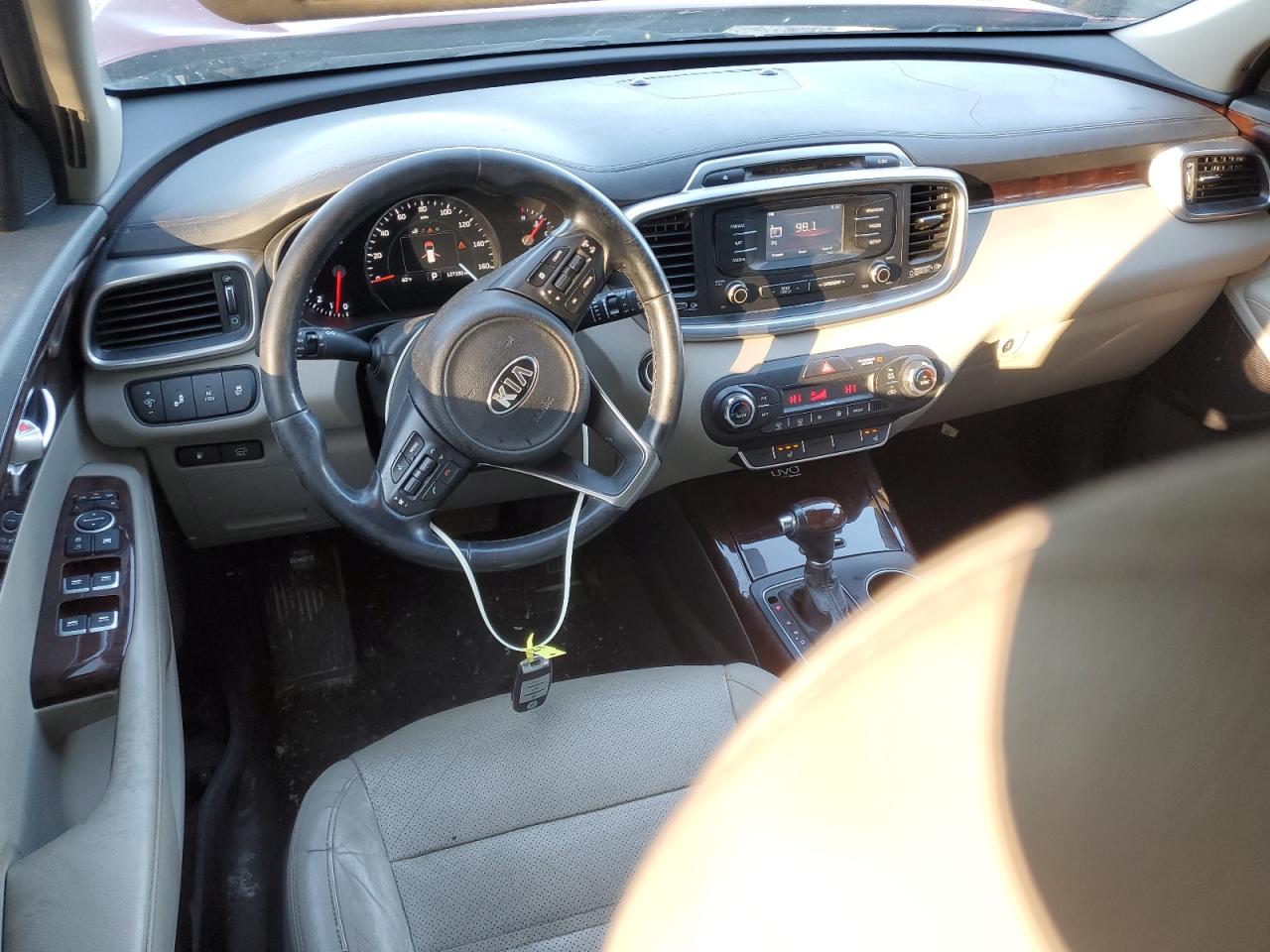 2016 Kia Sorento - Image 8