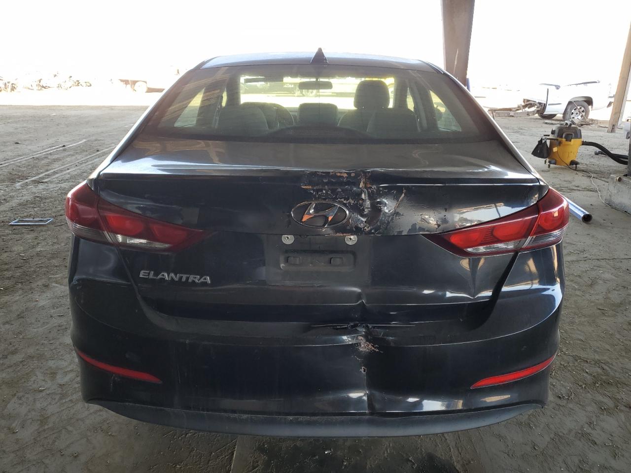 2017 Hyundai Elantra - Image 6