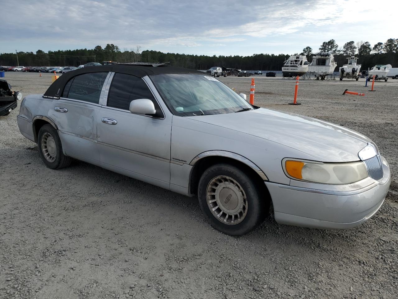 2001 Lincoln Town Car - Image 4