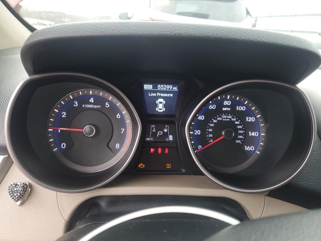 2016 Hyundai Elantra - Image 9