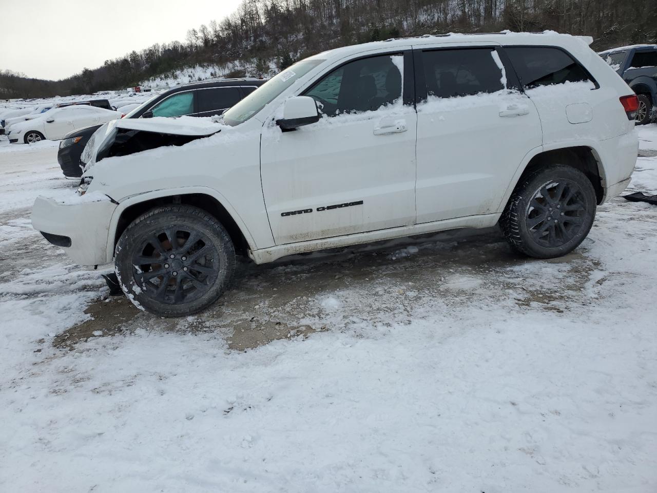 2018 Jeep Grand Cherokee Laredo for Sale in Hurricane, WV - Front End