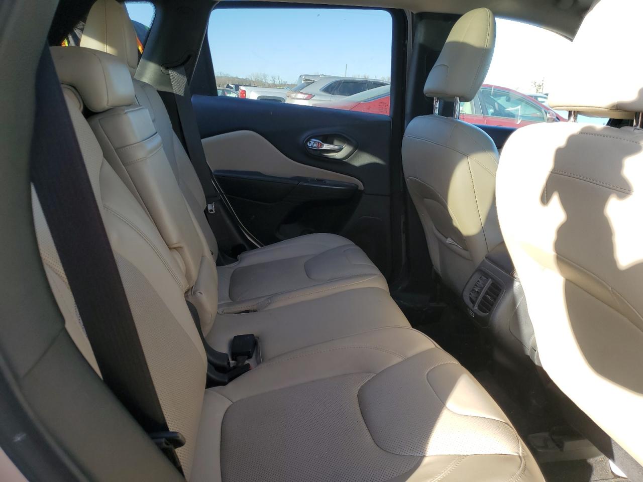 2015 Jeep Grand Cherokee - Image 11