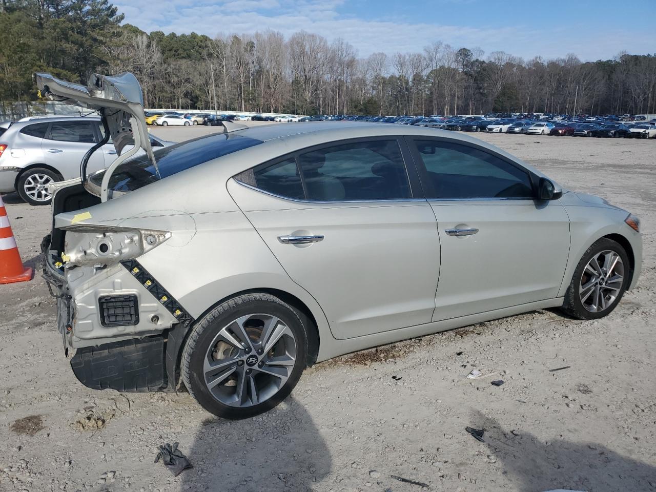 2017 Hyundai Elantra - Image 3