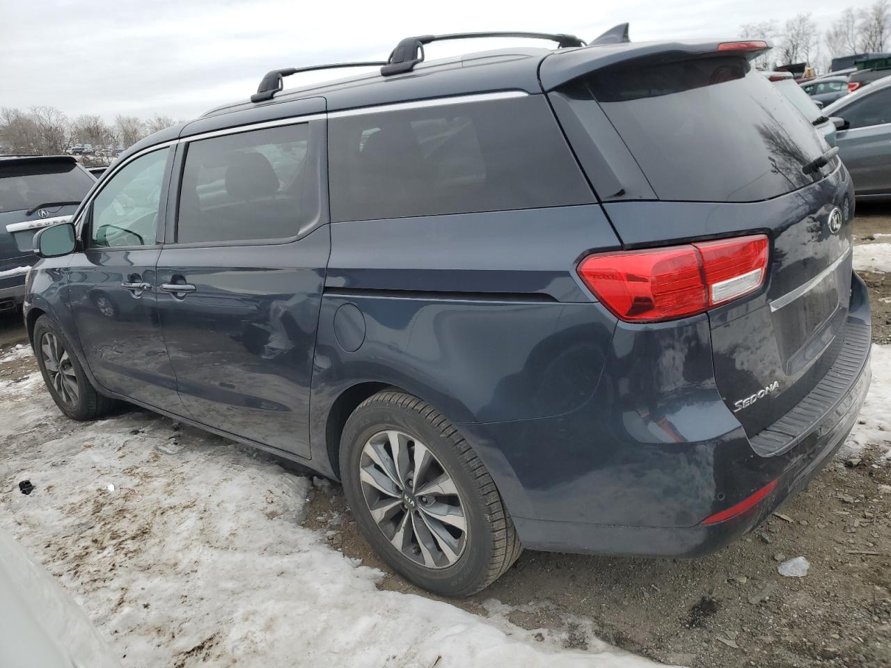2015 Kia Sedona - Image 2
