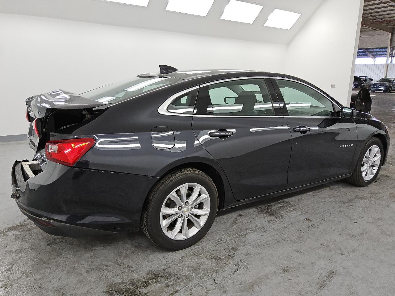 2023 Chevrolet Malibu - Image 3