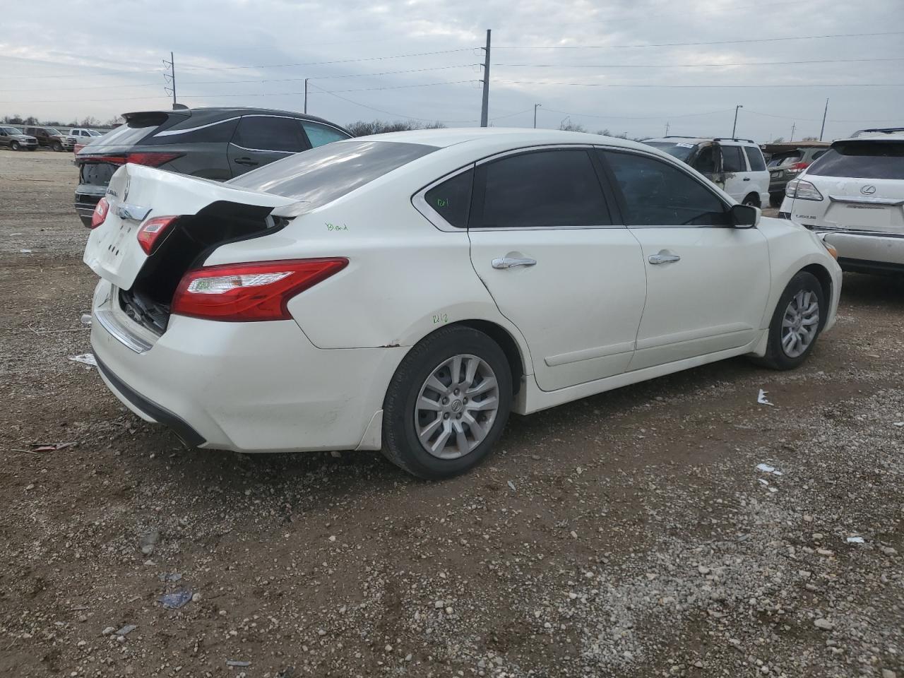 2017 Nissan Altima - Image 3